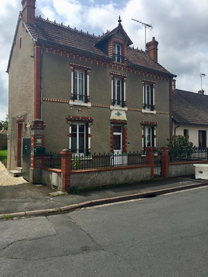 Hotel Maison D'En Face Romorantin-Lanthenay Exterior foto